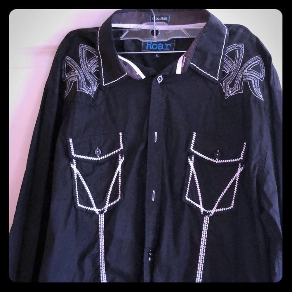 Roar button down shirt *XL*